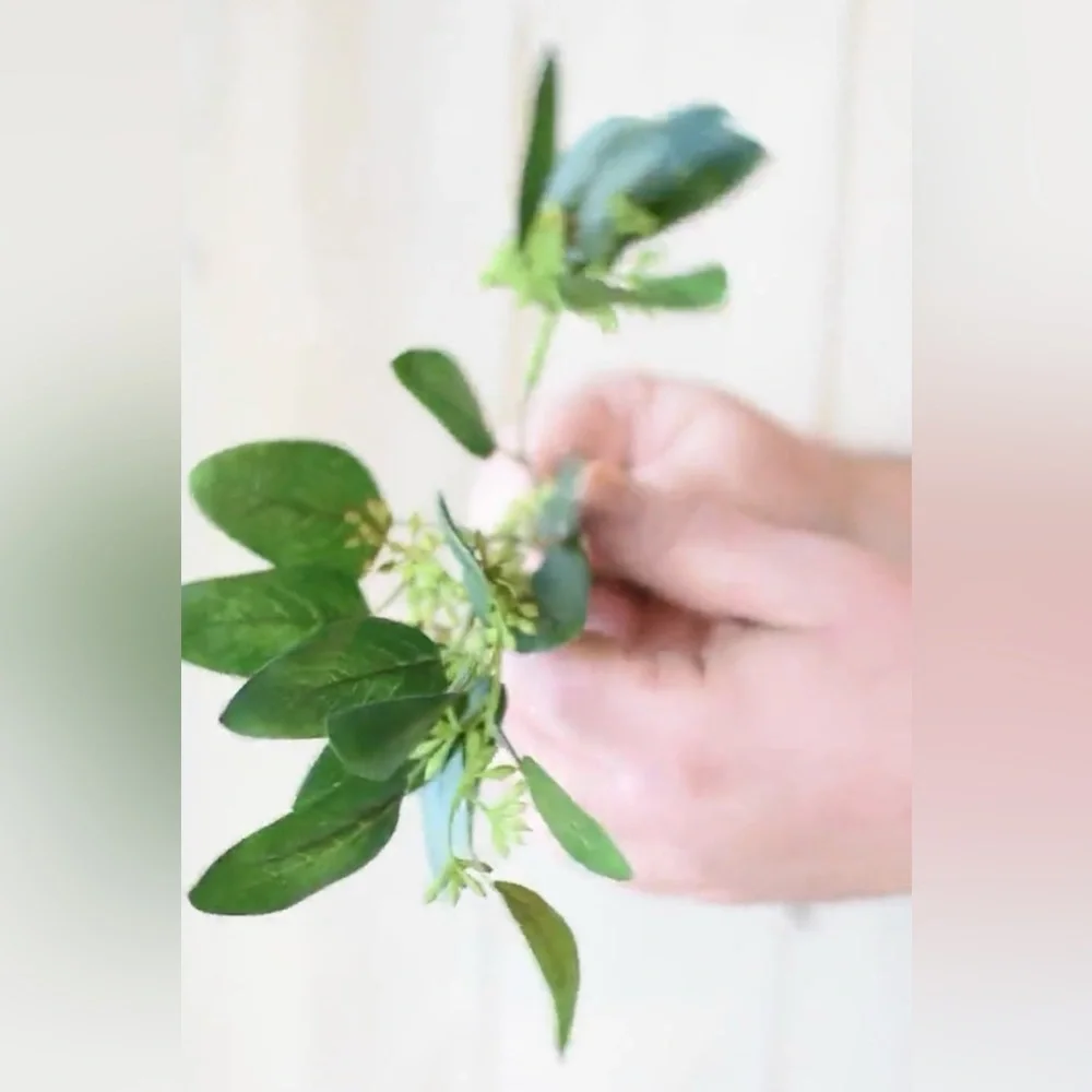 NWT 18 inch faux seeded eucalyptus greenery stem